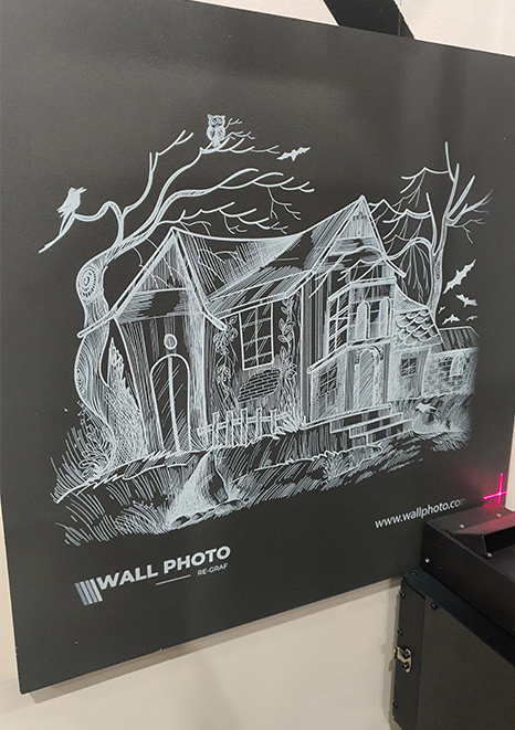 Profesjonalny druk ścienny – artystyczny motyw bezpośrednio na ścianie.