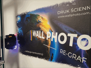 Nowoczesny druk na ścianie – grafika dekoracyjna do wnętrz mieszkalnych i komercyjnych